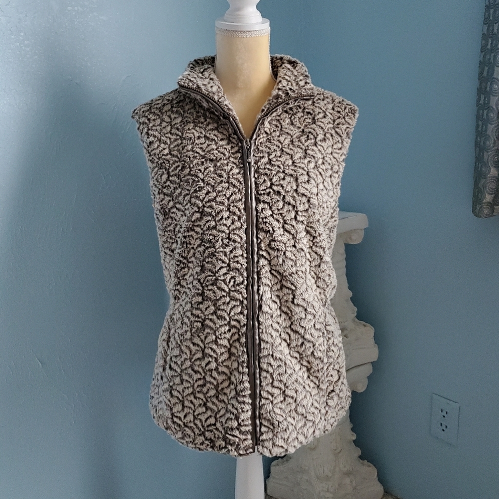Toni Morgan soft faux fur vest D22